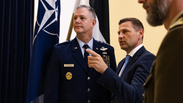 Kindral Alexus G. Grynkewich, kaitseminister Hanno Pevkur, kaitseväe juhataja kindralmajor Andrus Merilo