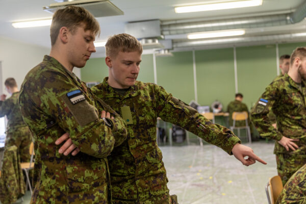 Kaitseväelased õppusel.