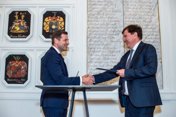 Kaitseminister Hanno Pevkur ja Eesti Tööandjate Keskliidu volikogu esimees Ain Hanschmidt.