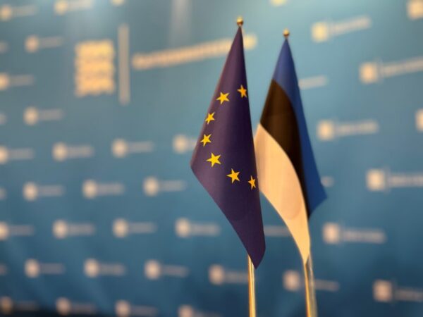 Euroopa Liidu ja Eesti lippEuroopa Liidu ja Eesti lipp