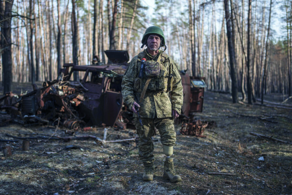 53. brigaadi võitleja Andrii Serhiejev rindel Lõmani all.