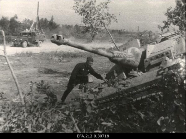 Punaarmeele 1944. aasta suvel Narva rindel saagiks langenud Saksa ründesuurtükk StuG III