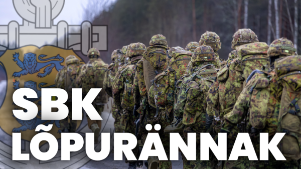 Kujundatud videopilt. Ajateenijad marssimas eemale, roheliste laiguliste vormidega. Ajateenijad seljaga.