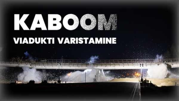 Kujundatud videopilt: silla varistamine, silla kolmes kohas silla all on tugev valge tossupilv ehk siis õhkamise hetk. Pildi taustaks on kottpime, must taevas. Sillast ülevalpool on tekst "Kaboom. viadukti varistamine"
