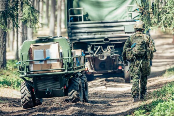 Kuperjanovi jalaväepataljon testis maastikul õppuse Kevadtorm raames mehitamata masimaasõidukeid