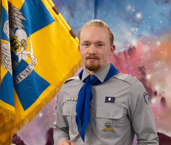 Ukul on üle kümne erialamärgi, mida ta pluusivarrukal kannab. Kaks neist on talle eriti südamelähedased. Mükoloog, mida ta ei ole teistel noorkotkastel erialamärgina näinud, ja meremees, mille kättesaamiseks pidi tõsiselt vaeva nägema.