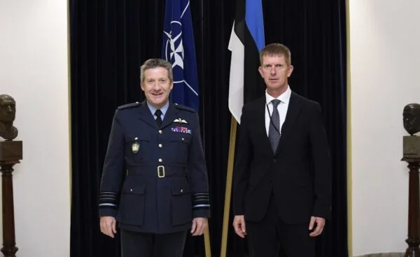 DSACEUR ACM Johnny Stringer ja kaitseminister Martin Herem