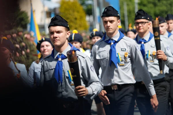 Noorkotkad võidupüha paraadil