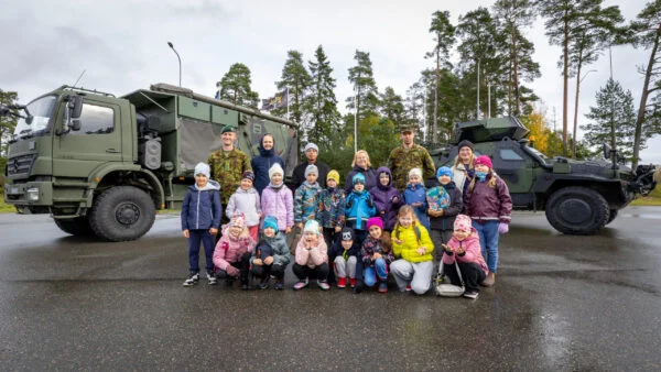 Diviisi staabi- ja sidepataljoni taasloomise 33. aastapäeva puhul toimus lahtiste uste päev