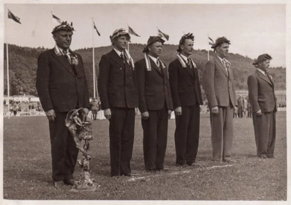 Otto Sternbeck, August Liivik, Elmar Kivistik, Harald Kivioja, Kaarel Kübar ja Gustav Lokotar Argentina karikaga. Šveits, Luzern, 1939